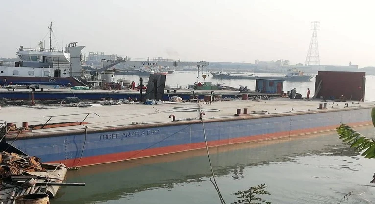49 M Barge